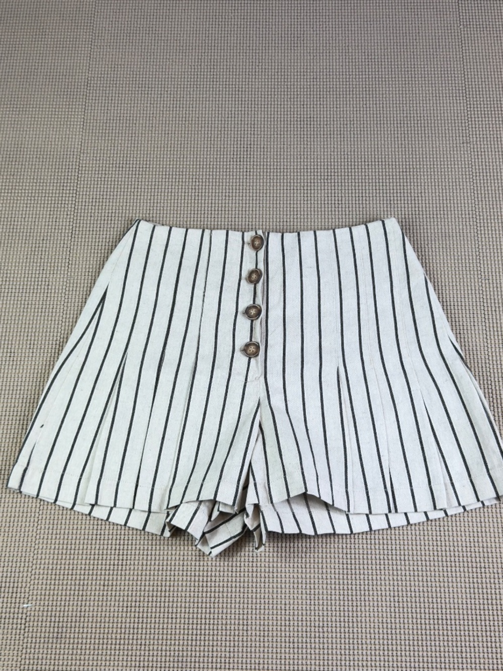 COCO + JAIMESON linen striped woman’s shorts button size small